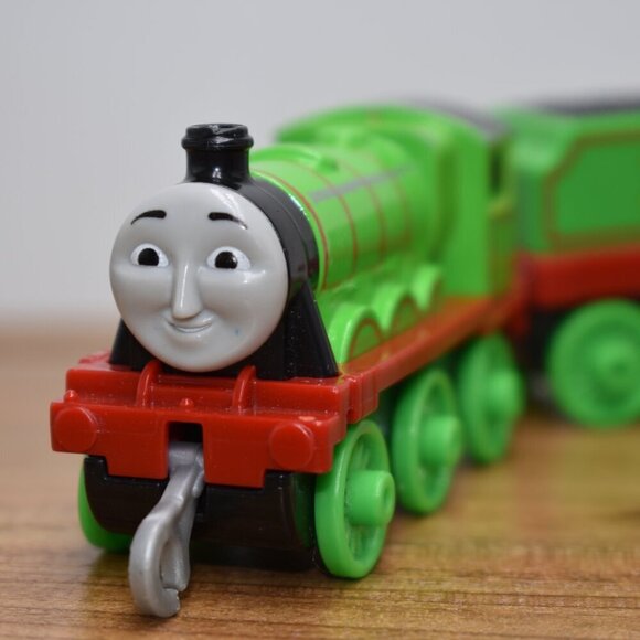 Henry 3 Diecast Trackmaster Engine Train Push Along Take and Play Mattel 2018 - Picture 3 of 10